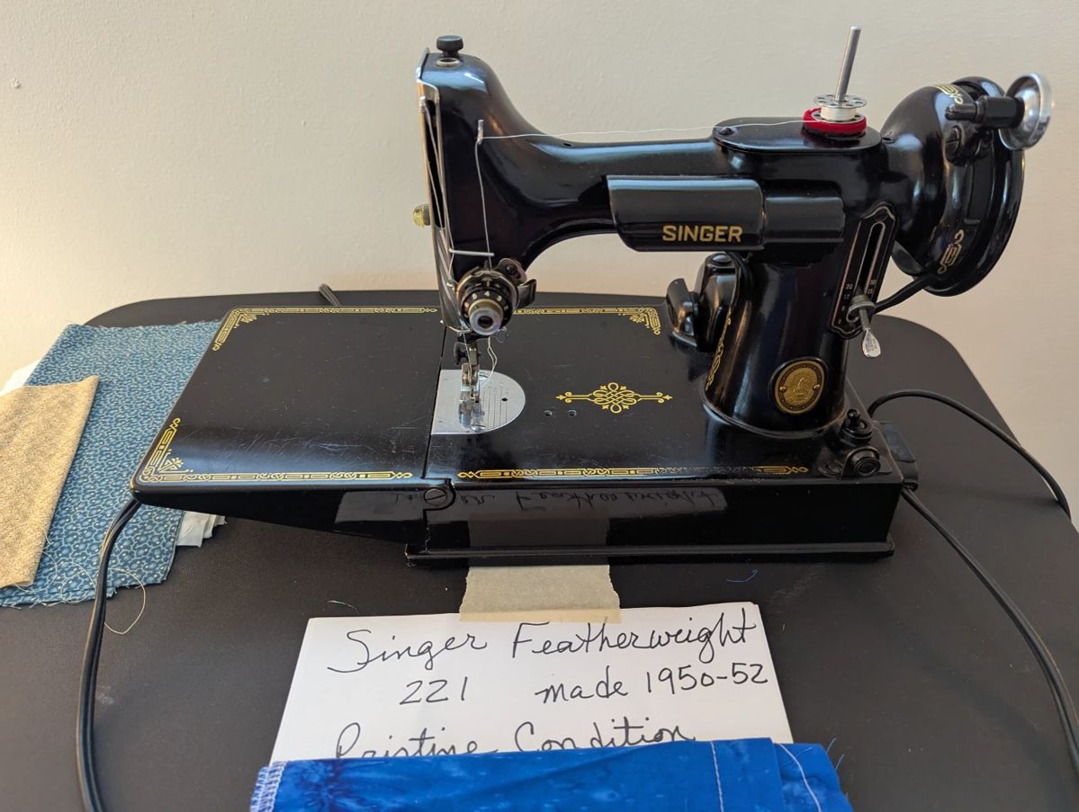 Singer 221 Featherweight made 1950-1952 Pristine Condition