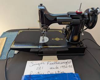 Singer 221 Featherweight made 1950-1952 Pristine Condition