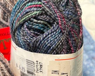 Beautiful knitting yarn, bargain prices!