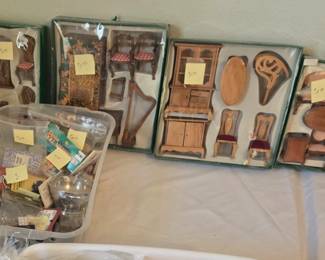 Collectible Dolls, Furniture & Accessories