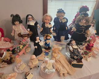 Collectible Dolls, Furniture & Accessories
