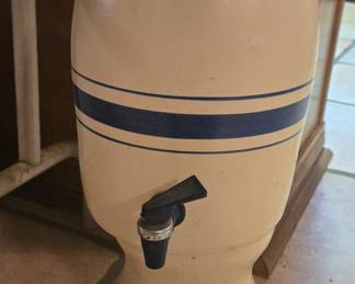 Lg. Water & Tea Crock (2 piece)