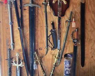Vintage Collectible Swords & Knives