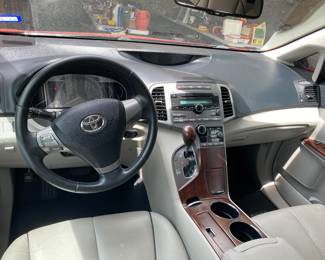 2009 Toyota Venza, leather and burl console, front seats