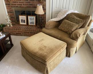 Living room club chair w ottoman