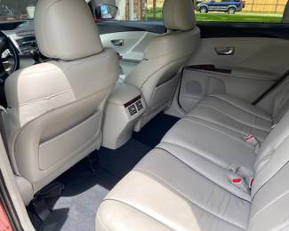 2009 Toyota Venza, leather seats, middle bench