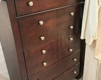 Chest of drawers