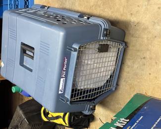 Large pet carrier - like new