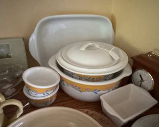 7pieceCorelle Serveware - new - very Nice