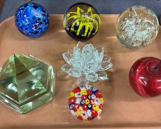 COLLECTION GLASS PAPER WEIGHTS