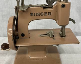 Singer Model 20 Toy Sewing Machine, Made in Great Britain