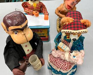 Vintage Battery-Operated Toy Figures, Including ‘Teddy the Artist’