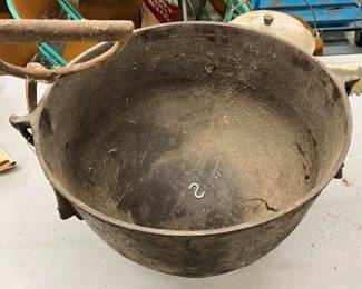 LRG. FOOTED CAST IRON POT