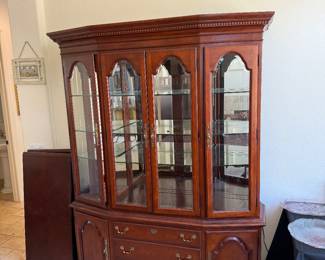 Thomasville Curio Cabinet 