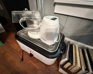 Large roasting pot and small appliances