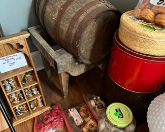 Antique keg w stand