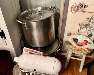 Kitchen aid mixer and pots