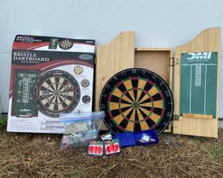 NEW Grand Champion Bristle Dartboard Dartboard With Wood Cupboard Accessories