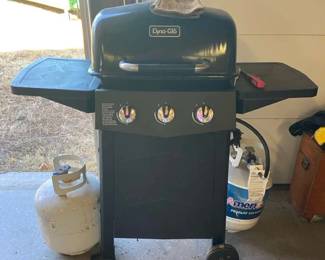 DynaGlo 3 Burner BBQ With Propane Tank Extra Full Tank