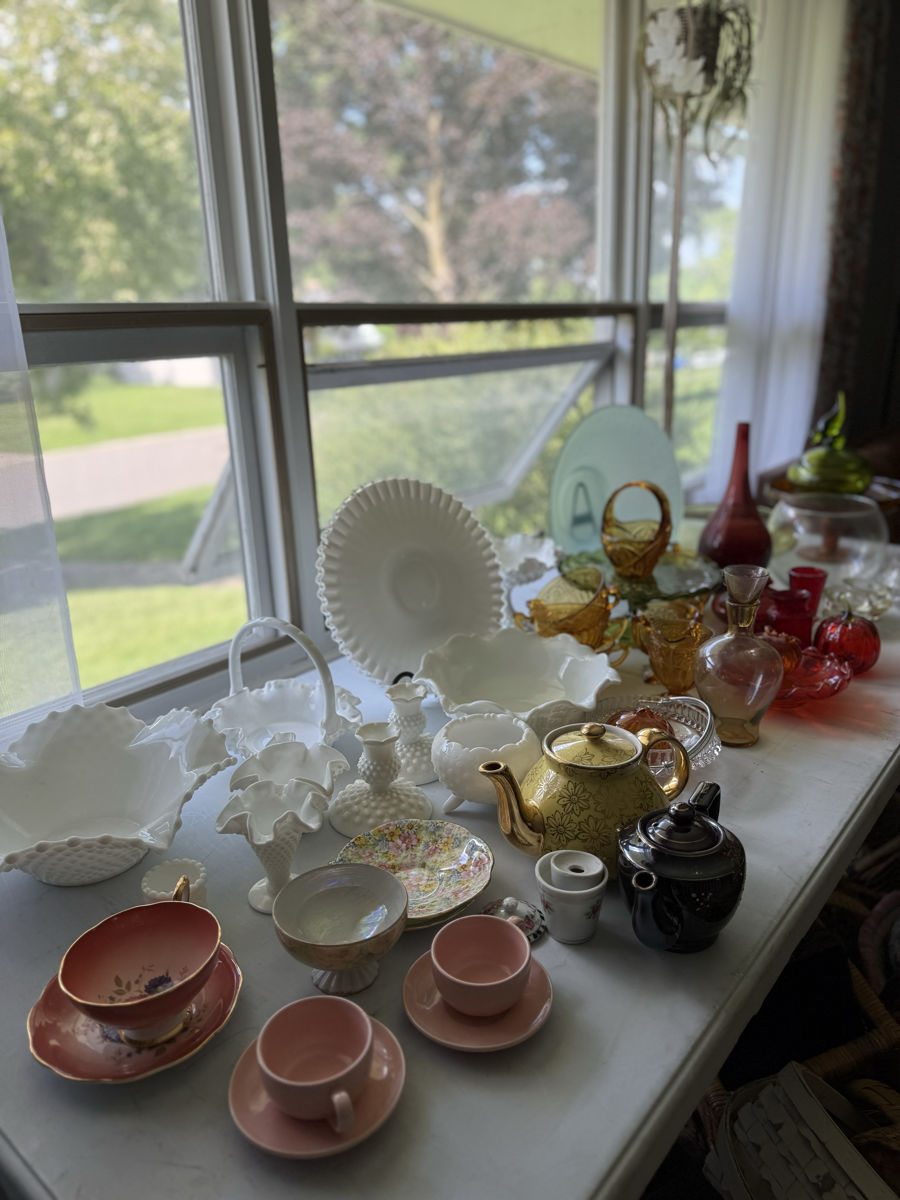 Milk glass, g
