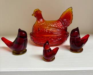 Cardinals of love, Amberina glass hen