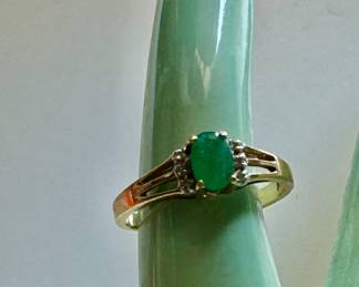 Emerald and diamond ring 10k