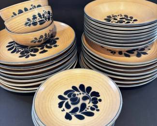 Pfaltzgraff Folk Art Stoneware Dishes