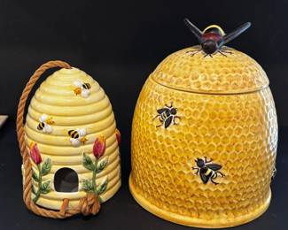 Arnels Beehive Cookie Jar And Birdhouse
