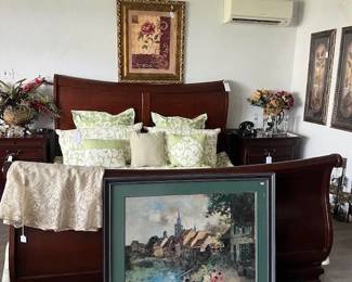 32. King Size Sleigh Bed