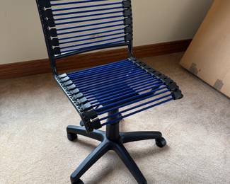 Armless Bungee lowback office chair