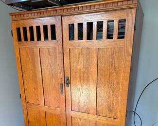 Storage cabinet