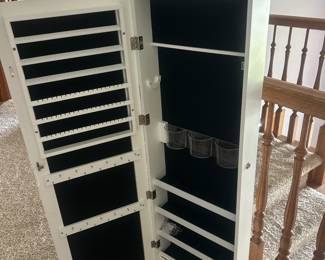 Mirrored jewelry box