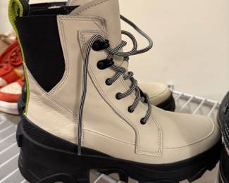 Sorel Womens' Brex Boot waterproof, size 6 1/2