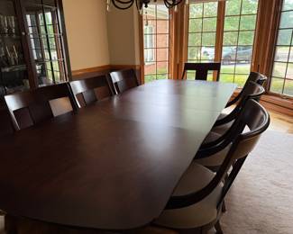 Mahogany dining table with 8 splat back chairs