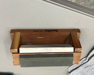 Knife sharpener