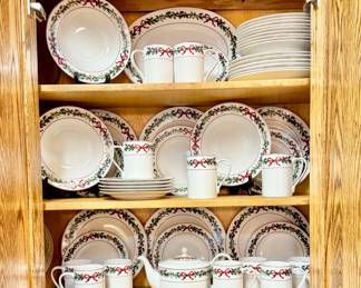 William Roberts Holiday Garland Christmas china, service for 12