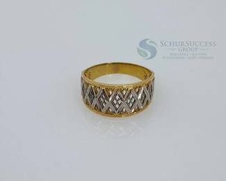 10K Gold Ring with Two-Tone Patterned Design