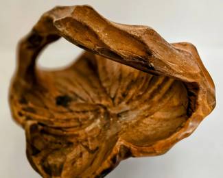 Vintage Hand Carved Wooden Basket . JEN8085 $34.99