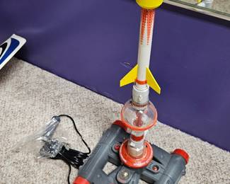 Hydrogen rocket toy