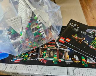 Lego elf club house
