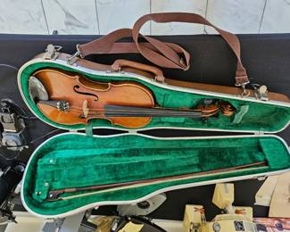 Fritz Reuter and sons violen