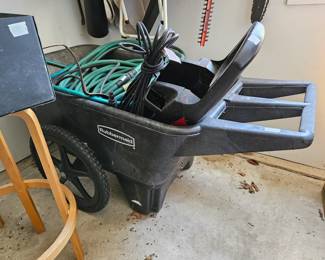 Rubbermaid utility cart