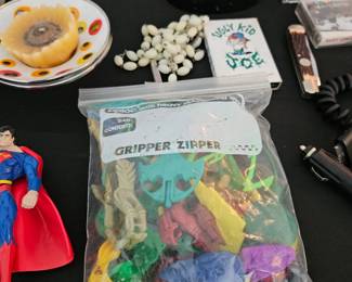 Action figures accessories 