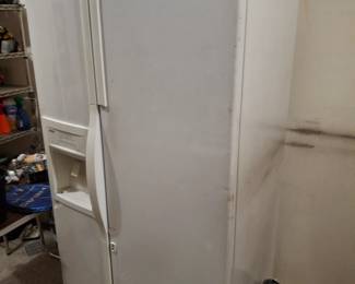 Garage fridge only $100, bring your own labor, no stairs