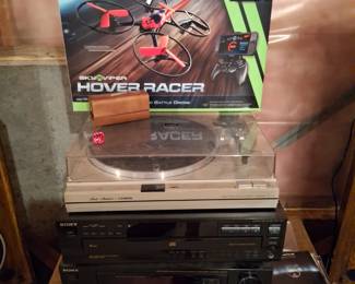 Turntable and stereo equipment