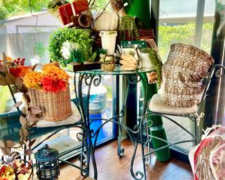 LOVELY SUNROOM WITH FALL FLAIR!