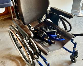 QUICKIE II FOLDING WHEELCHAIR ULTRA LIGHTWEIGHT