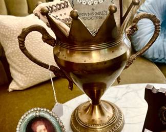 WOW! CASTLE THEMED CROWN BRASS VASE!