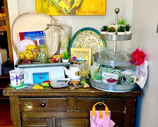 BRIGHT KITCHEN!