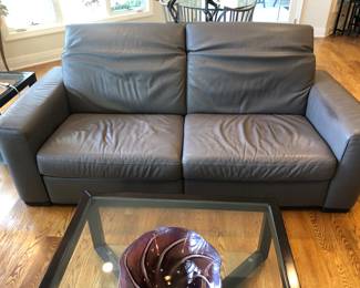 NATUZZI LEATHER recliner w/ adjustable head rests